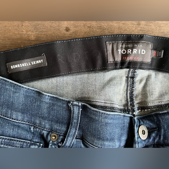 Torrid Bombshell Skinny Premium Stretch Blue Jeans Womens 18R Medium Wash - Picture 4 of 8